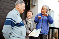 地域訪問のひとコマ。「会って話す。やっぱり、これが一番確かな情報です」