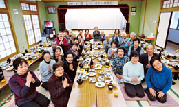 com_c_201201_05 「支部活動があってこその食事会」みなさん、この時を楽しみにしていました