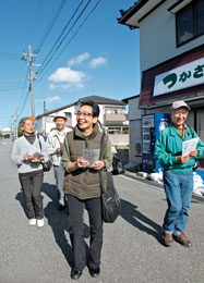 com_c_201201_07 「こんにちは 酒田健康生協です!」笑顔で地域を歩きます