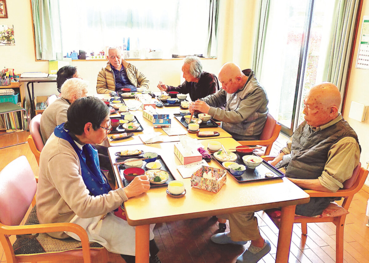 デイサービスの昼食づくりと配食サービスを行っています。安心・安全な食材を
使い、きちんと出汁をとった食事が喜ばれています。〈福祉クラブ生協：神奈川県〉